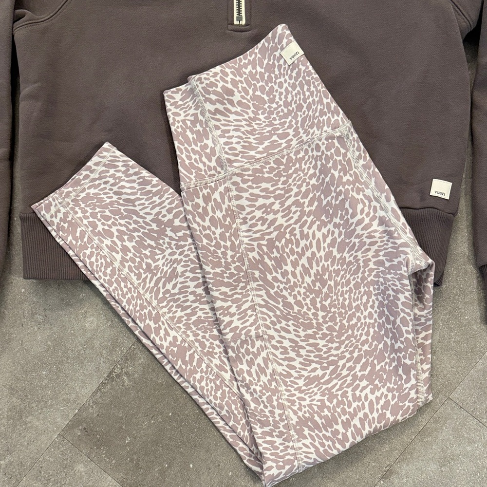 Vuori Women’s Cropped Half-Zip Hoodie with Printed Leggings-Brown/Mauve Sz Small - Picture 2 of 8